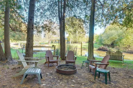 Chain of Lakes Escape with Hot Tub & River Access!