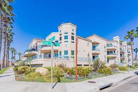 Ocean Front Condo With Pool and Jacuzzi!!!