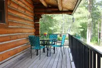 Charming Log Cabin on Beautiful Lake Butterfield