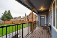 Upscale custom home designed for large groups Hotels in Hillsboro