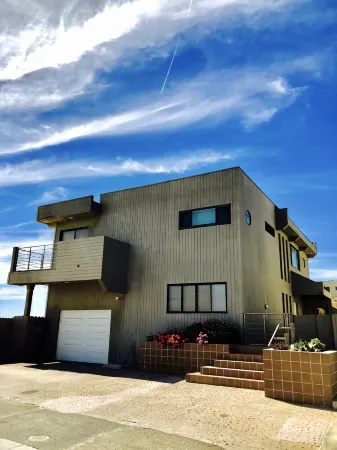 Book 3 Nights Get the 4TH for Free Oceanfront!