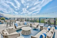 Christmas Available! Gorgeous 6 Bed,  Pool, Beach Service & 6 Seat Golf Cart!