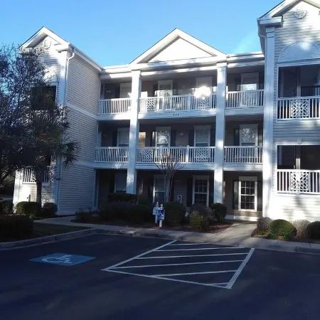 1st Floor 3 Br Condo with Free Wifi <Br>