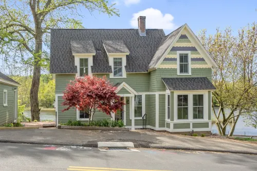 Gorgeous River Views! On Rails to Trails and just steps to quaint Collinsville Hotels in Canton