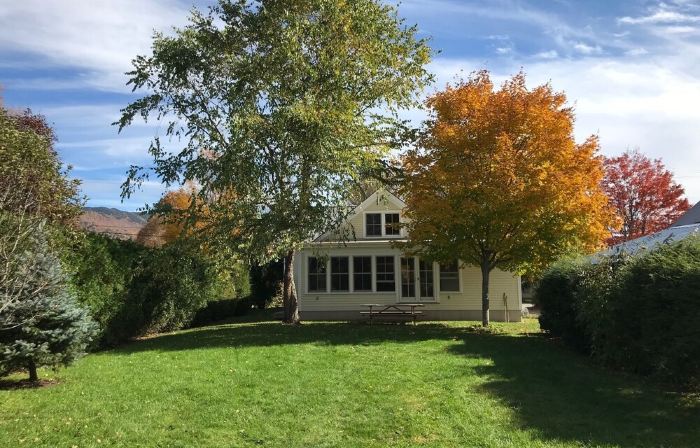 Cozy Farmhouse Nestled Between Stowe and Waterbury