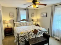 Lakefront w/ Private Beach, Dock, Kayaks, Sups, Game Room - 5Br Family Retreat - 무료 와이파이