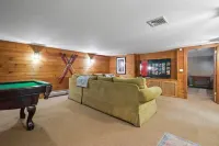 Spacious Colonial with streamside access and minutes from popular attractions