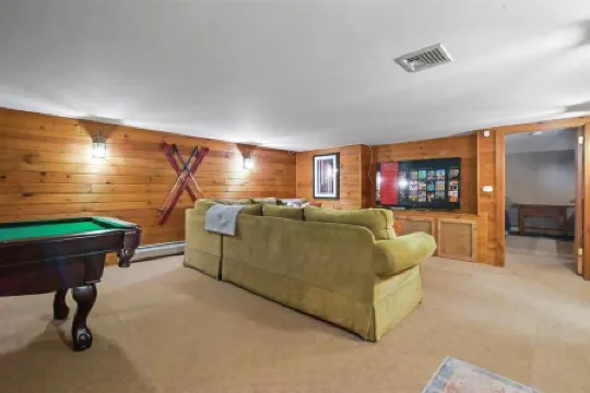 Spacious Colonial with streamside access and minutes from popular attractions