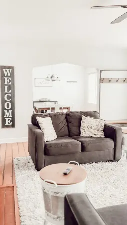 The Springfield: 2br - 1bth - 4 guests Отели в г. Шампейн