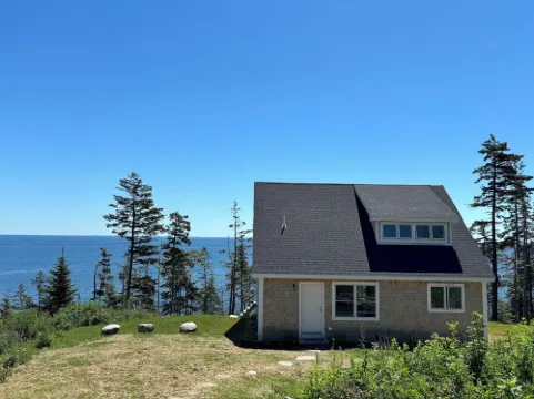 Beautiful Seaside cottage with stunning views 聖喬治酒店