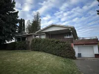 Large walk in lower unit in 1950 home nice neighborhood 亞基馬住宿飯店