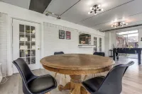 Pool House - 5-Bed- Pergola- Sunroom-Pet Friendly