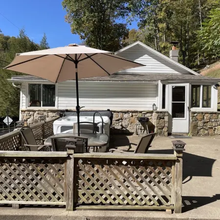 Cozy Mountain Cabin near Ohiopyle, Hot-Tub