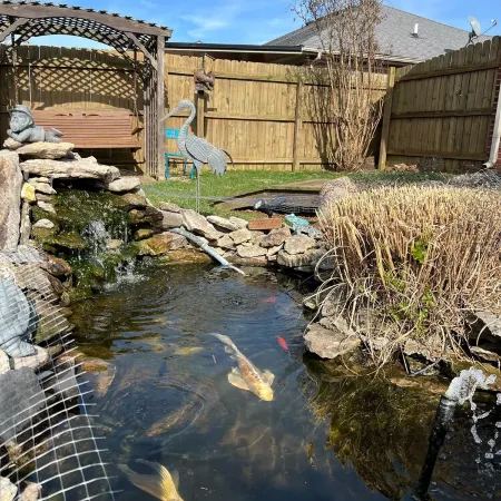 Cali king beds. Best of Nicholasville! Koi pond relaxing backyard. 3 bed 2 bath