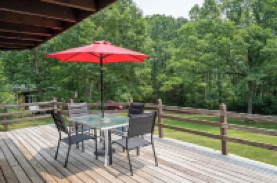 Discover serenity in our 3-bedroom cabin, 20 minutes from stunning Luray Caverns