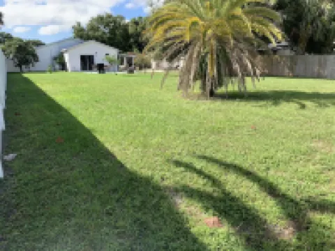 Vacation Home w/ HOT TUB, 2 MASTER BEDROOMS, HEATED POOL NEAR BEACHES! Hotels in Oldsmar