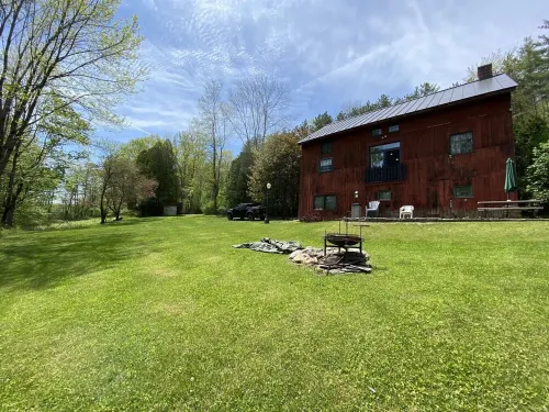 Experience a VT One of a Kind Renovated Barn- Leaf Peeping and All Season Fun