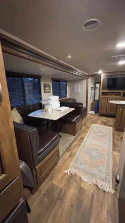 Elm Grove Camper- Less than 3 miles from Round Top proper