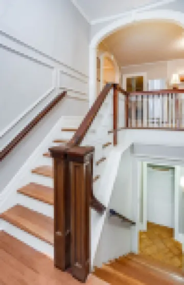 Charming 2BR, near Park Ave with private balcony!