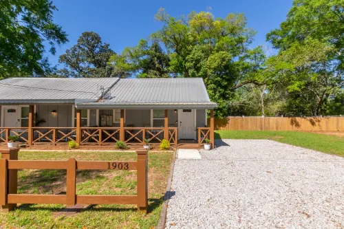 Relaxing Duplex Retreat - Beaches, Hospital, Food