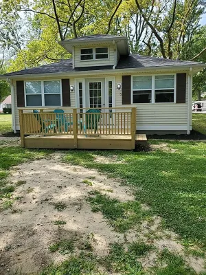 LakePointe Shores #5. 2 Bed 1 Bath Madison on the Lake Hotels near Quigley's Squarerigger Saloon