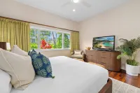 Groundfloor Family Villa for 8 • 3BR Steps to Beach • Pool, Tub & Private Lanai