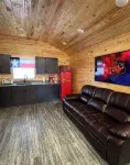 Cabin Unit 3 of 6 Called the Texan with WiFi and AC in serene Paige