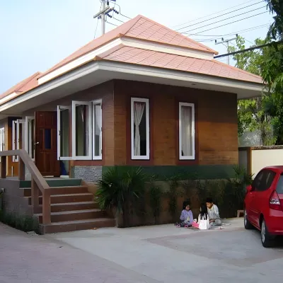 Baan Imoun Hotel Hotels near Samut Songkhram