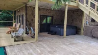 Charming home in Seven Devils. Close access to tubing, ziplining, & hiking.