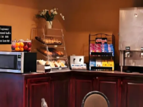 Trade Winds Central Inn