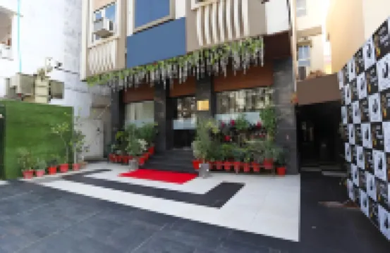 Hotel Flowers Inn Hotels near Lakhawa Wetland, Lakhawa