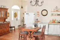Rustic French Country Charm 1 Bed-1 Bath w/Washer & Dryer in New Market, VA!