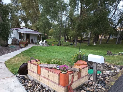 Horse-Heaven Cowgirl-Chic Bunkhouse on Baker Creek, 10 mins from Bozeman Airport
