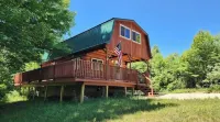 Cozy Cabin Escape w/Hot Tub, King Bed & Fire Pit