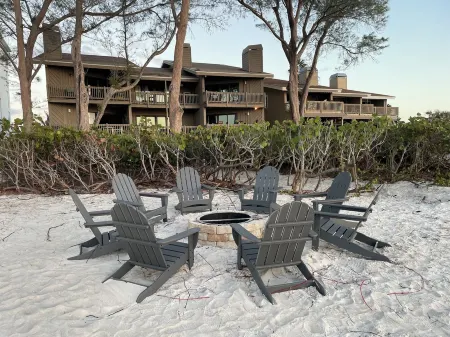 On the Beach Condo “Little Peace of Heaven” at Piper's Run Отели рядом с достопримечательностью «Сисайд Сиберд Санкчури»