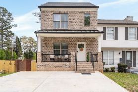 Kennesaw Charm-3 Min to Downtown & Pet Friendly!