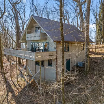 Woodland Cottage - Stunning Views - Wine Country - 20 mins to Downtown