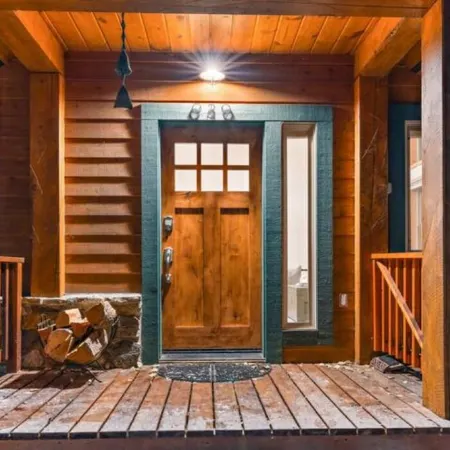 The Retreat@ the Cottages-tucked in towering pines