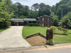 *Private/Contempo/Cozy/House & pool/17 min from ATL & in the Atlanta Metro Area*