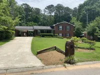 *Private/Contempo/Cozy/House & pool/17 min from ATL & in the Atlanta Metro Area* 莫羅住宿飯店