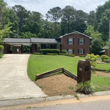 *Private/Contempo/Cozy/House & pool/17 min from ATL & in the Atlanta Metro Area*