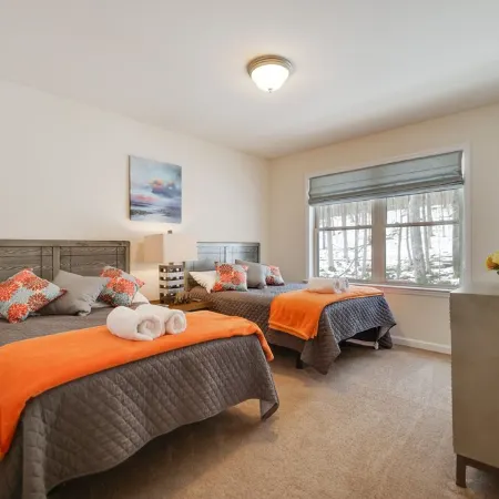 Lake House in the Summer, Ski Chalet in the Winter, Dog Friendly!