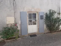 Maison en Pierre Avec Cour à 7mn de la Plage Hotel di Sainte-Marie-de-Re