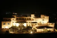 Treehouse Hotel Club & Spa