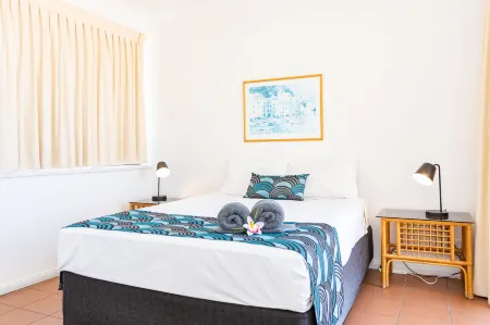 Ocean View 10 Pool & Spa Отели рядом с достопримечательностью «Port of Airlie»