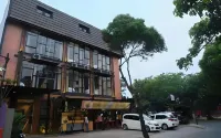 Urbana Homes Syariah Hotels in Cipayung