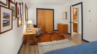 Clyde's Cabin 4 Bedroom Home - 3-Star