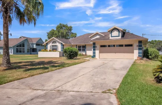 米卡諾皮湖畔靜居三卧室住宅由RedAwning提供