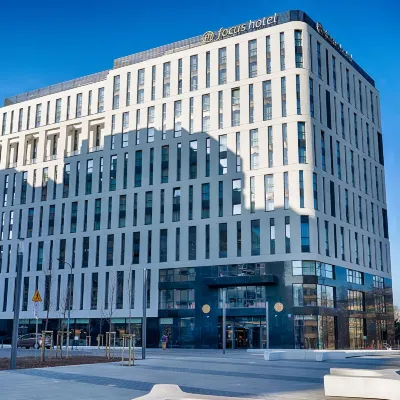 Focus Hotel Premium Warszawa Отели рядом с достопримечательностью «Золотые Террасы»