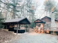 Cozy Cabin in woods with Hot Tub, Porch Swing Bed and Fire Pit in Aska Adventure
